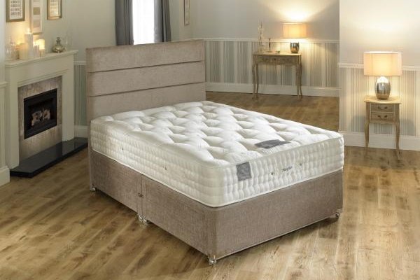 Hampton Bed Company Heritage Collection Pocket Spring Bed - Mayfair 2000 Divan Bed with a Banbury Floor Standing Headboard