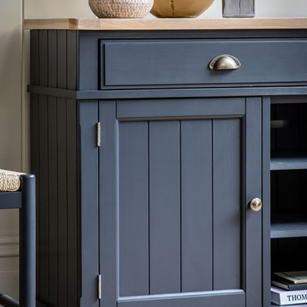 Harvest Direct Harrow Contemporary Meteor Painted / Oak 2 Door 2 Drawer Sideboard - Close up image of the left hand side of the sideboard