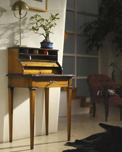 The image above shows the Artcopi Charmes de Temps Secretaire a rideau (Writing Desk)