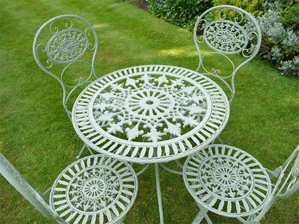 Pistacchio Green Metal Round Garden Table & 4 Chairs Set