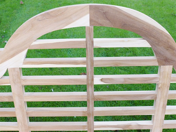 Marlboro Teak Garden Bench - Close up image of the teak finish