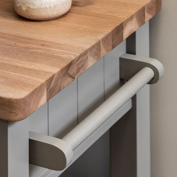 Harvest Direct Harrow Contemporary Prairie Painted / Oak Butchers Block - Close up image showing the top of the block, the hanging rail and the grey painted finish