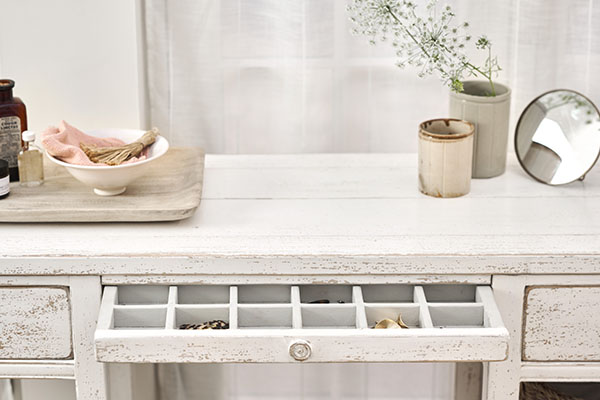 Wlllis & Gambier Atelier Dressing Table - Close image showing the compartmented jewellery drawer