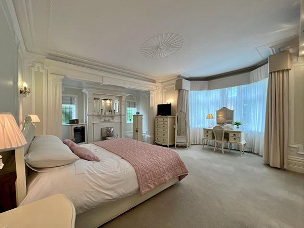 Willis and Gambier Ivory Collection Bedroom Furniture